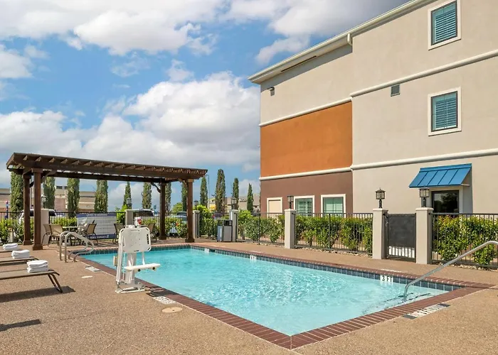 Best Western Plus Denton Inn & Suites