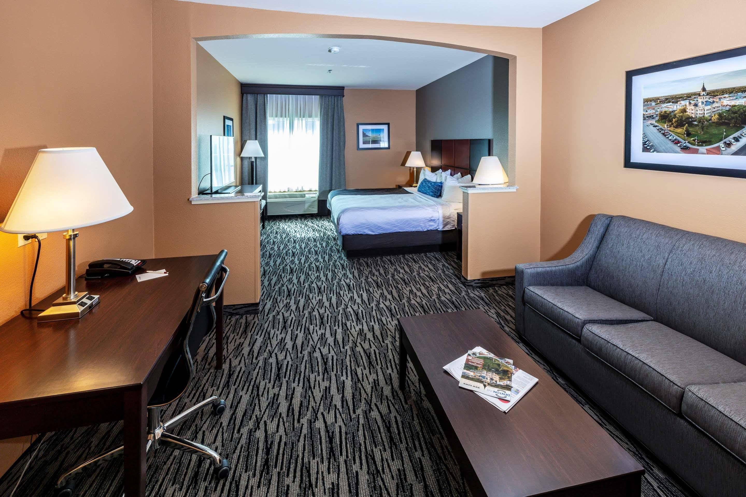 Hotel Western & Denton