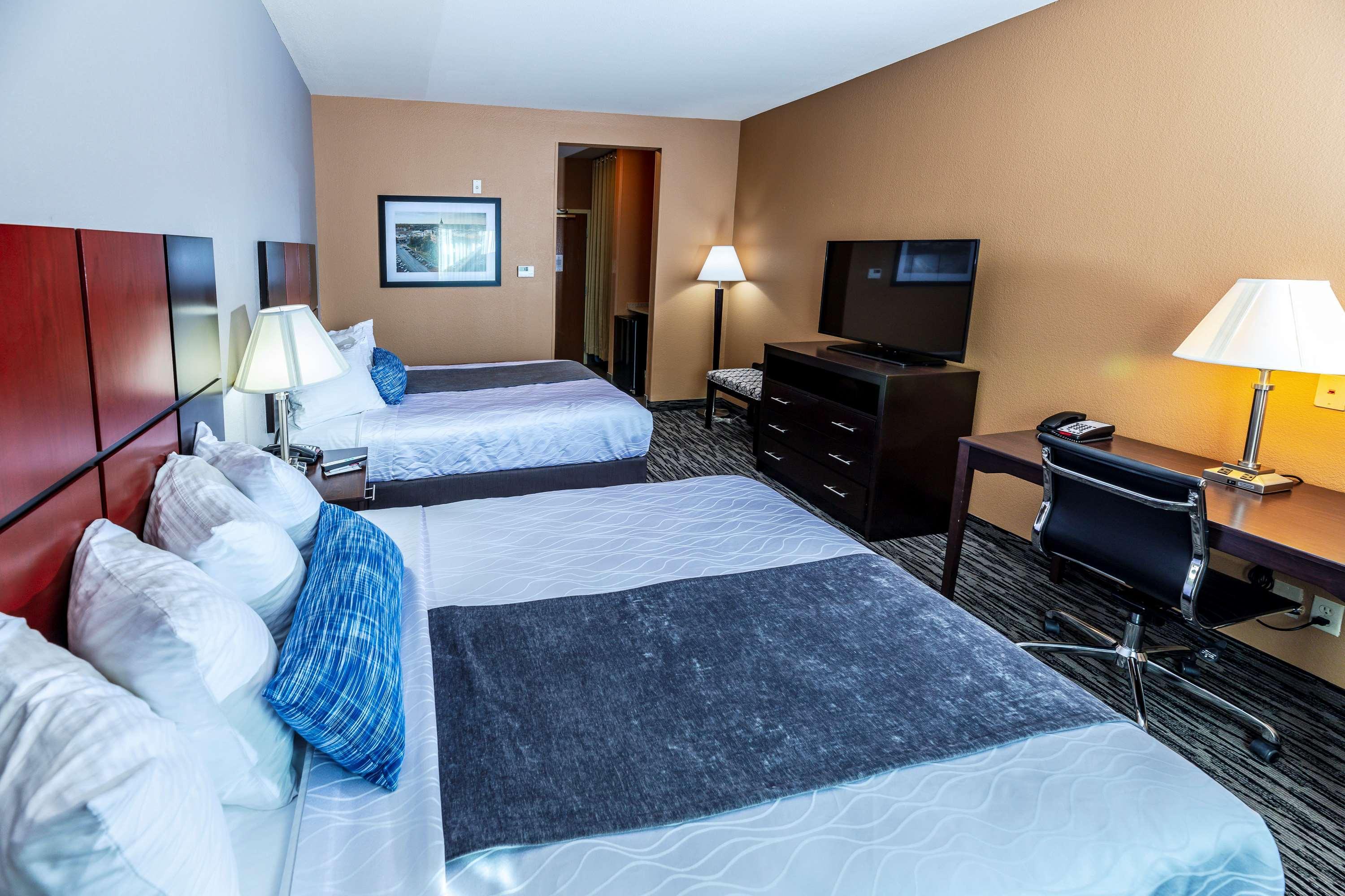 Western & Hotel 3*