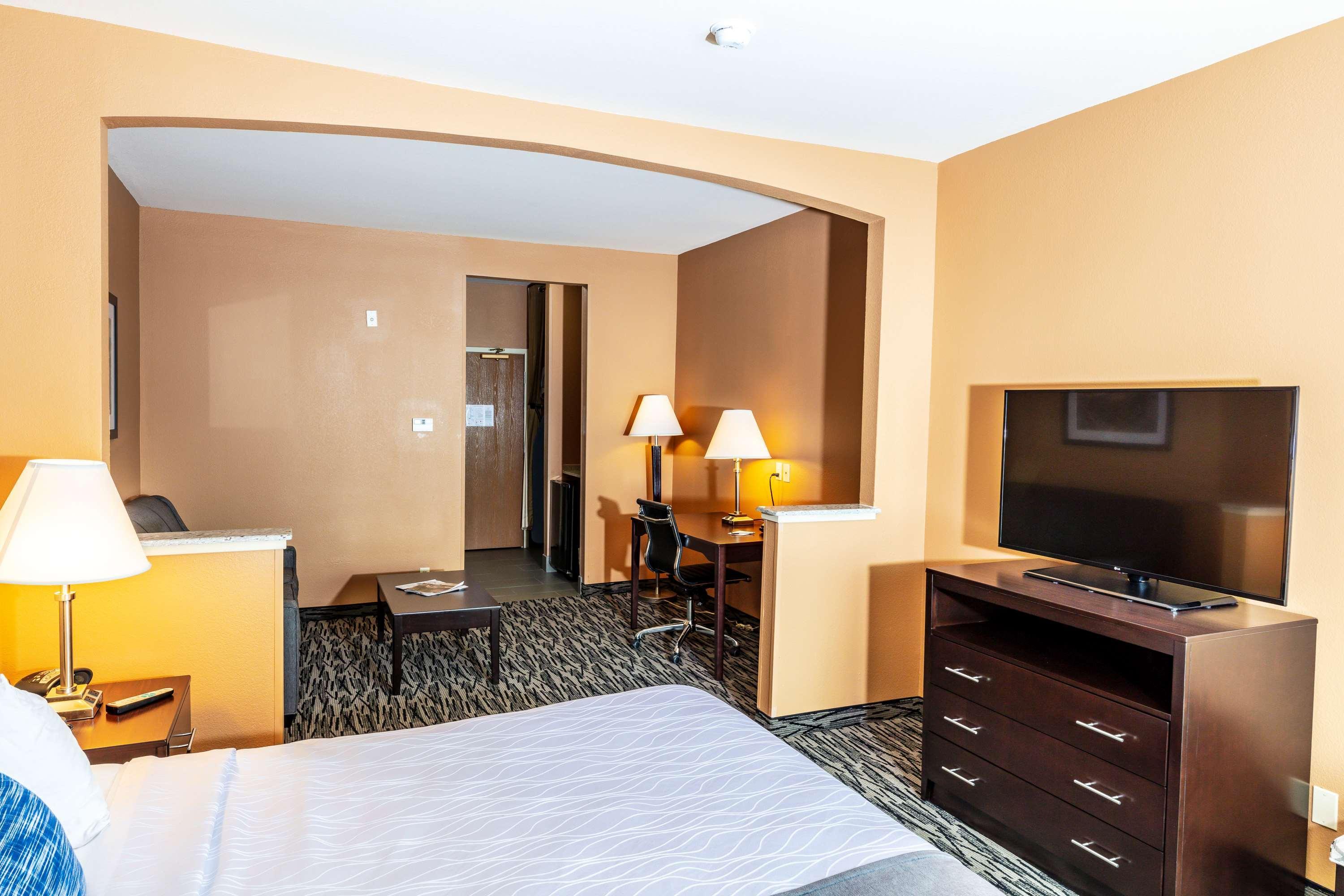 Western & Hotel