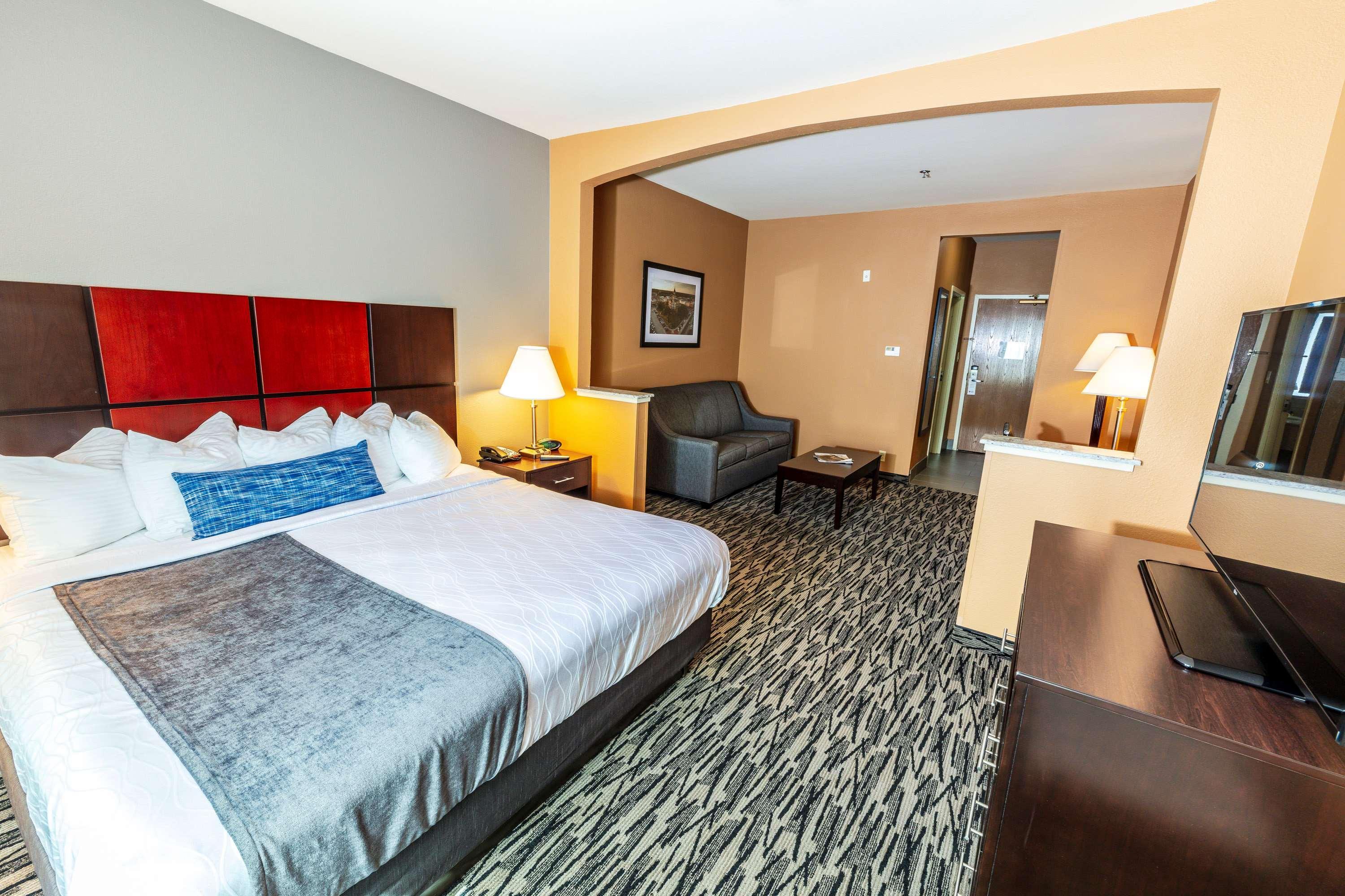 Hotel Western & Denton