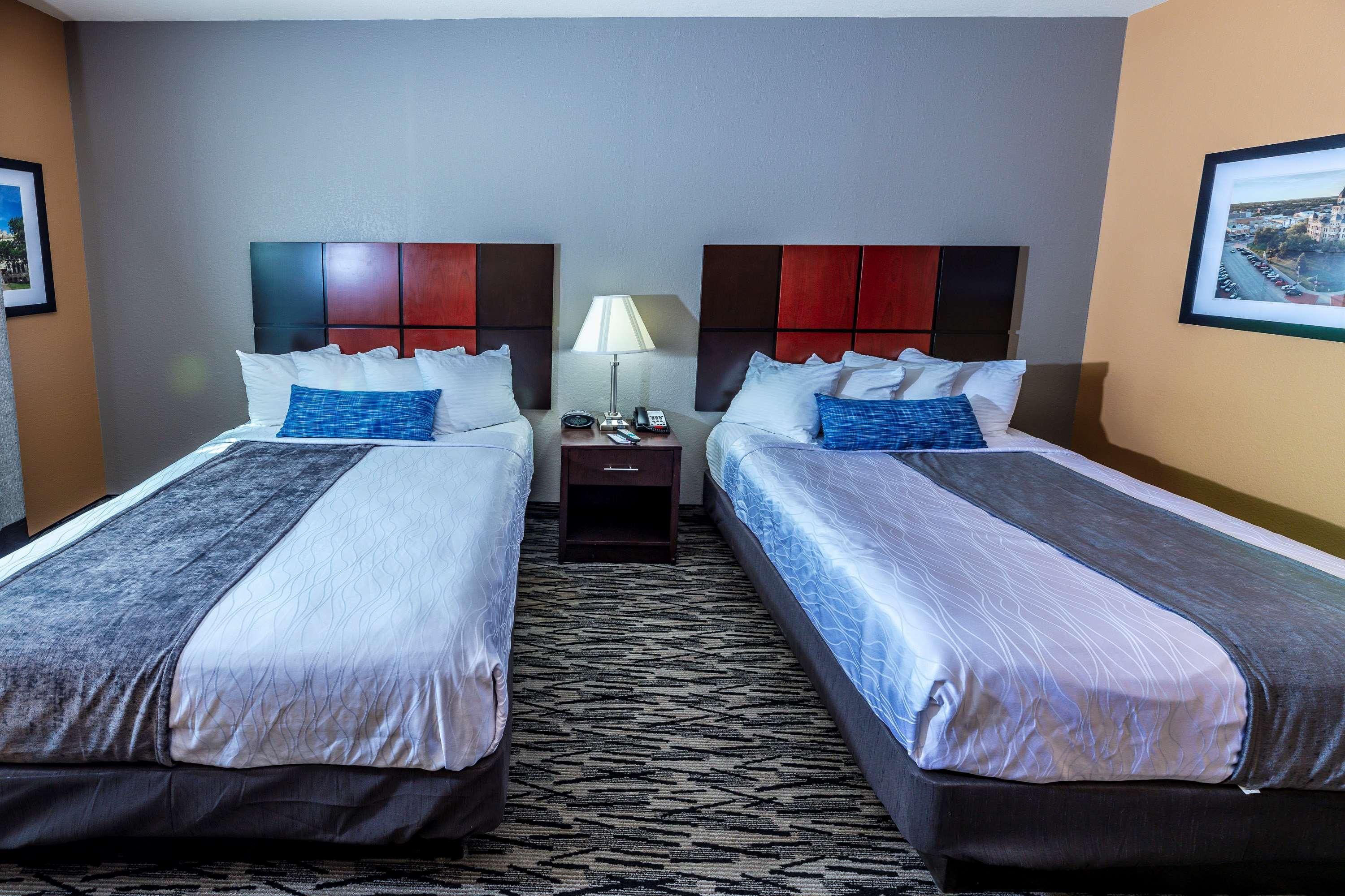 Western & Hotel 3*