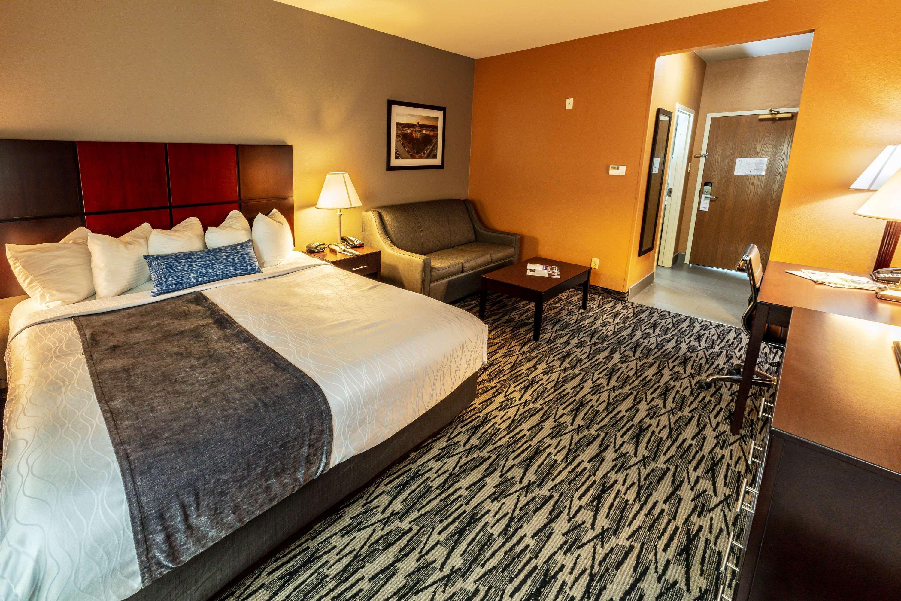 Western & Hotel 3*