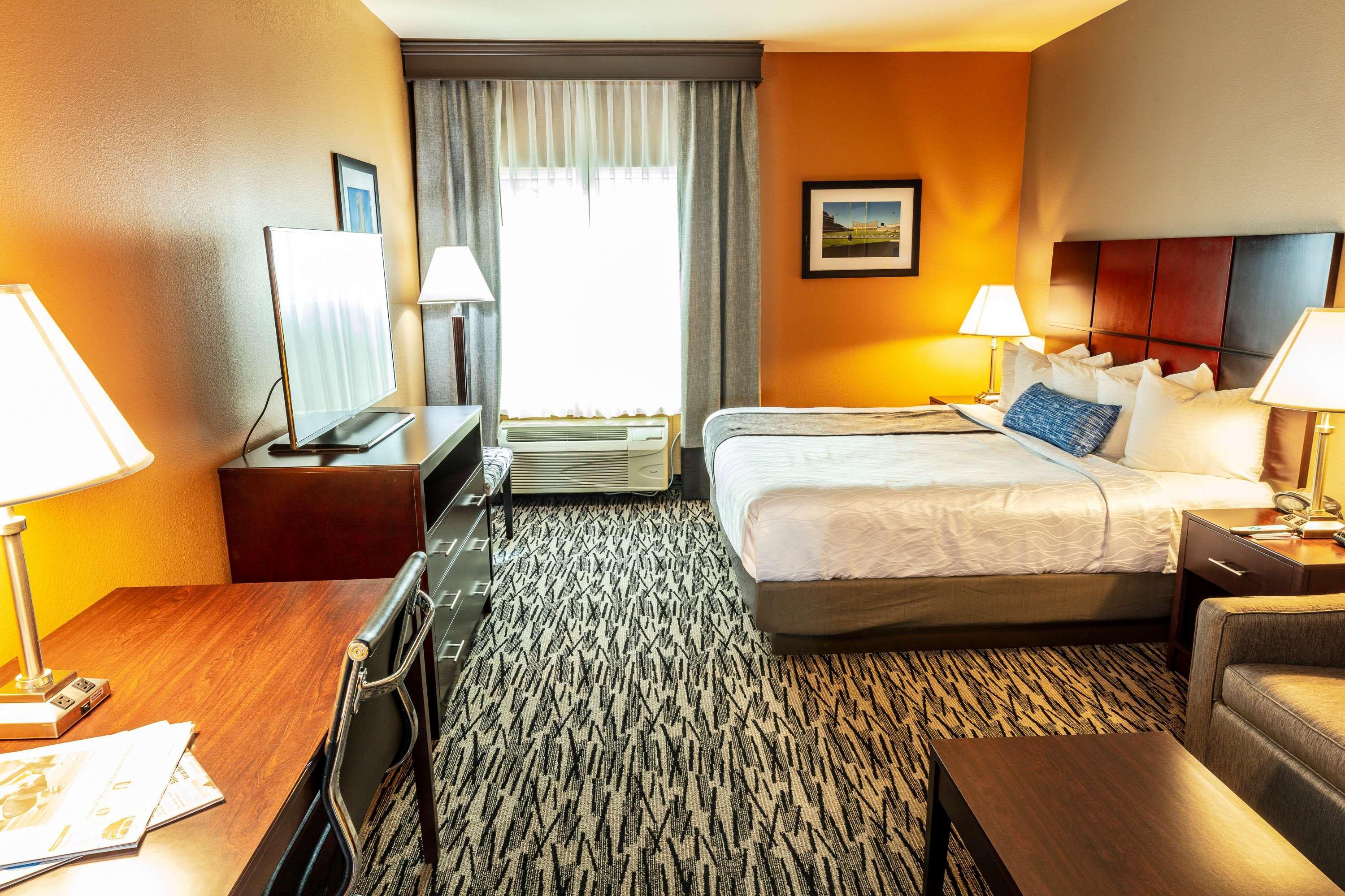 Hotel Western & Denton