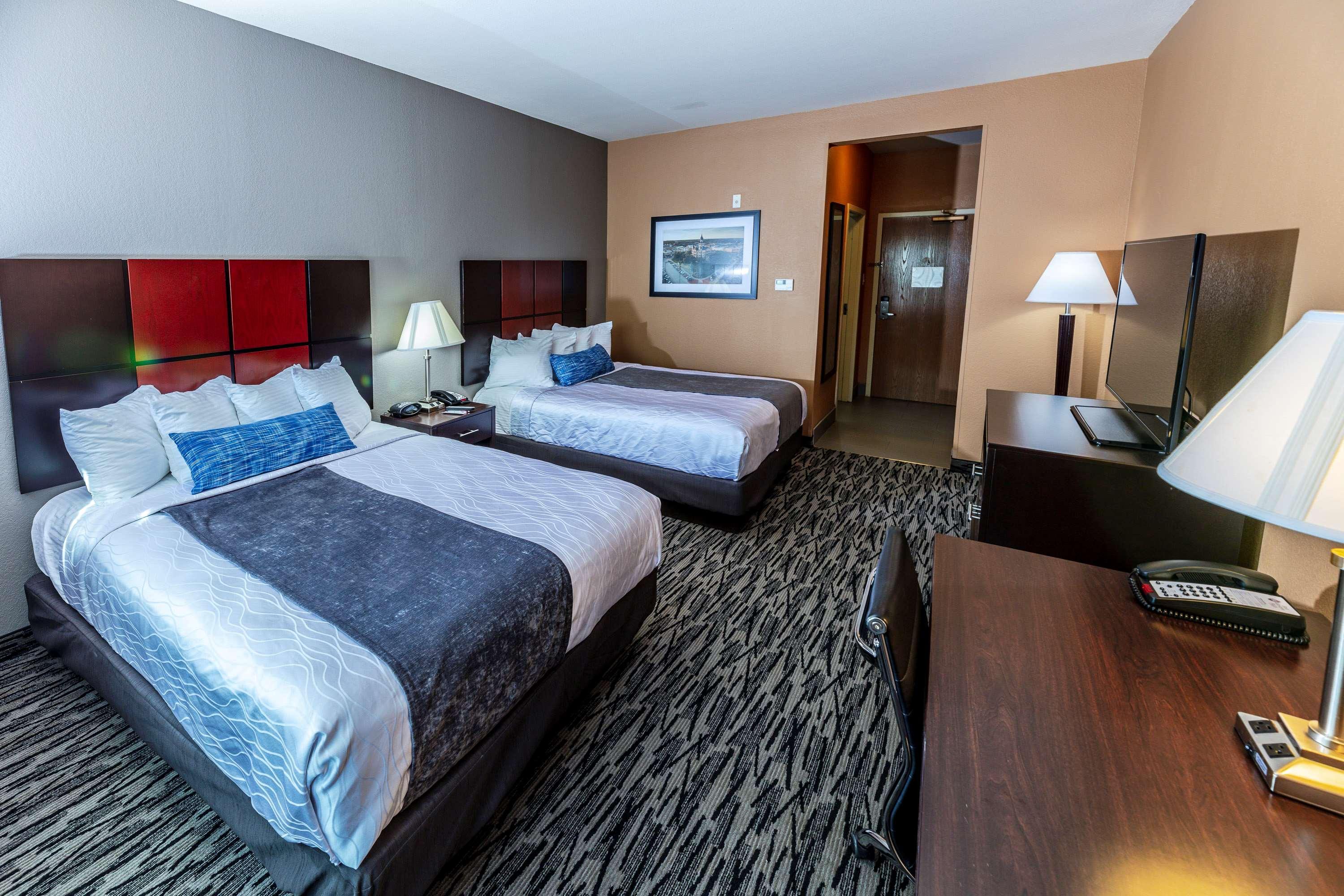 Hotel Western & Denton