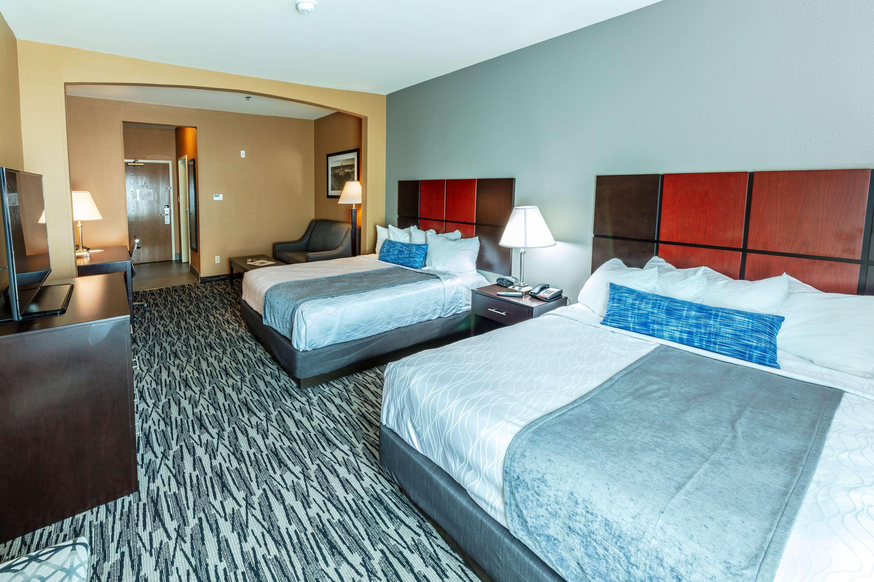 Western & Hotel 3*