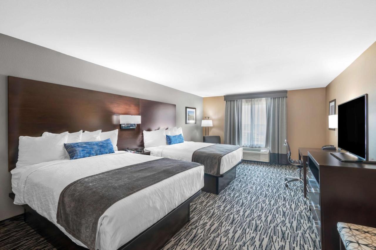 Western & Hotel 3*