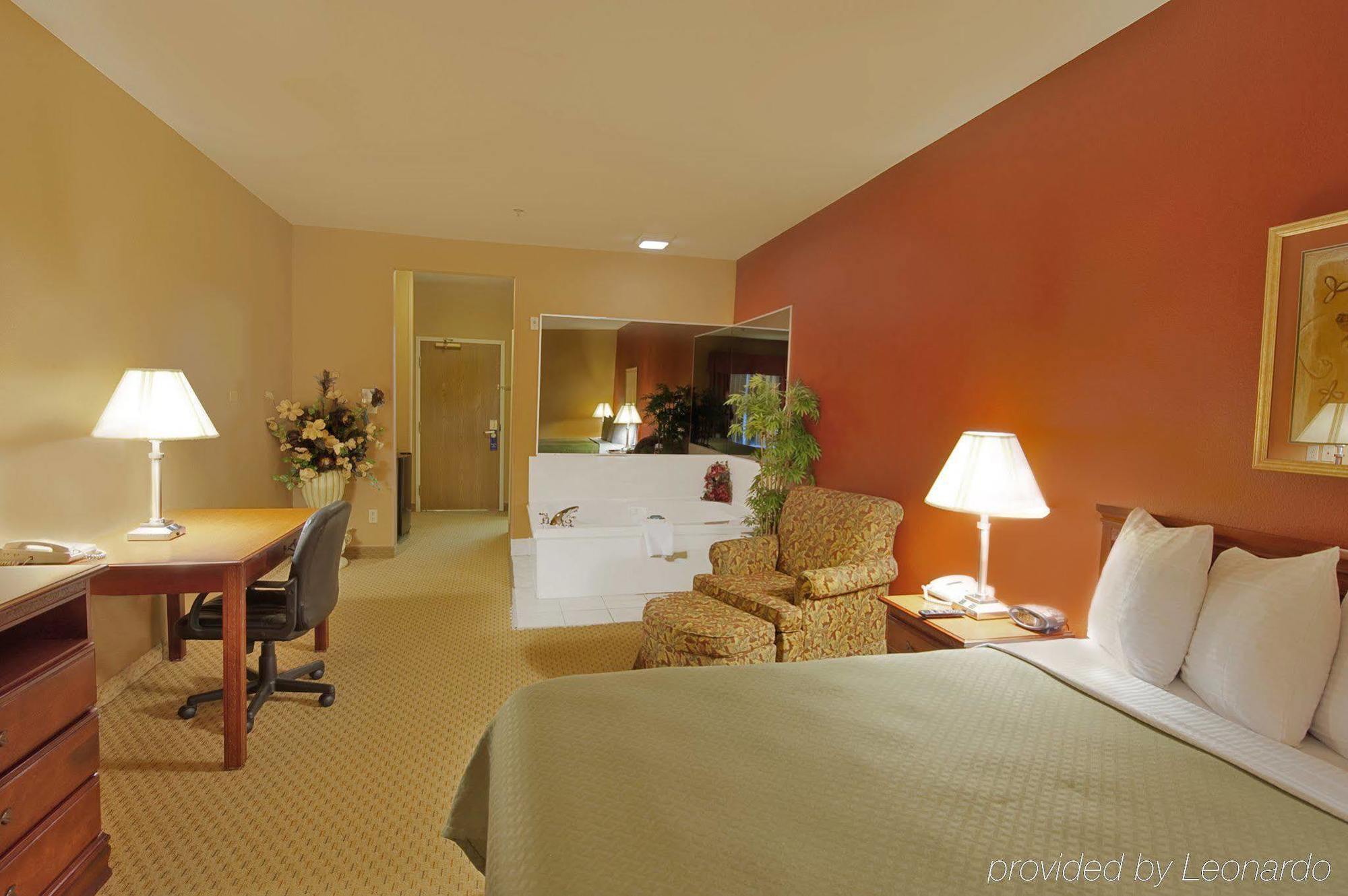 Western & Hotel 3*