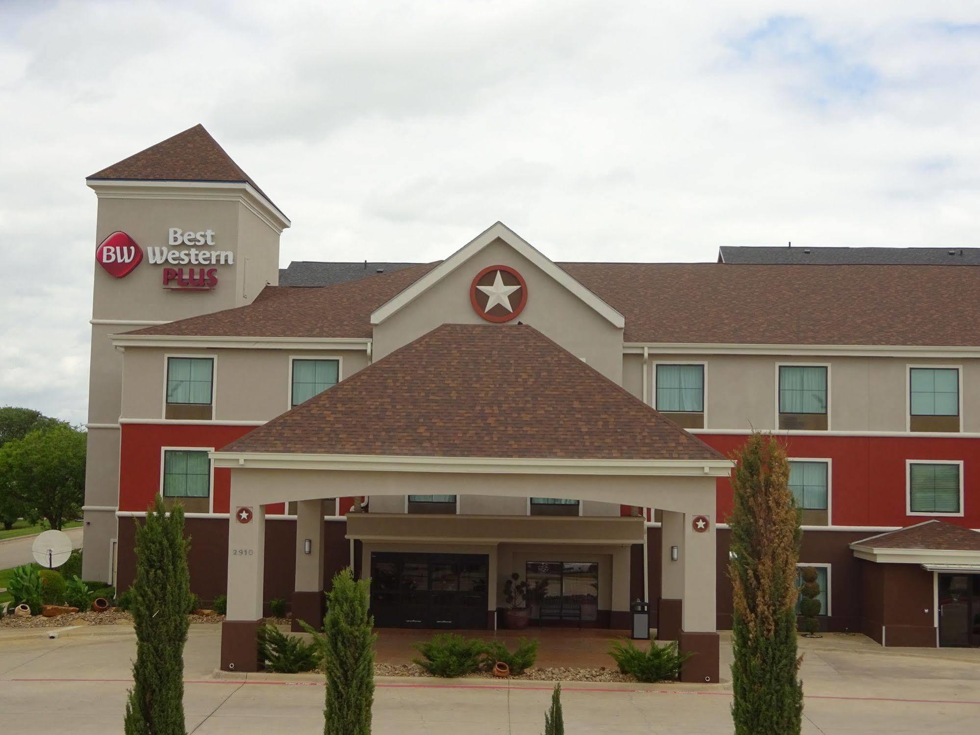 Western & Hotel 3*