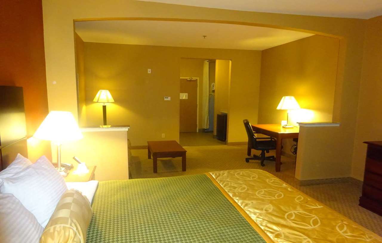 Hotel Western & Denton